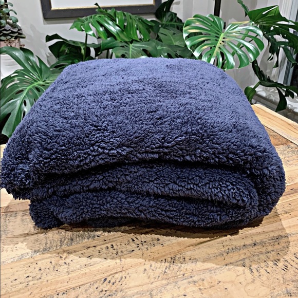 Super soft Sherpa blanket - Picture 2 of 5